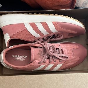 Women’s Adidas sneakers.   Like new